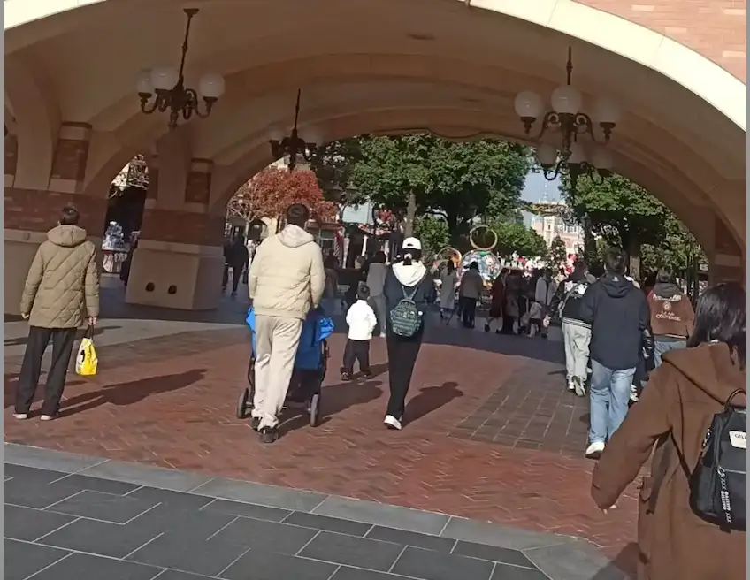 Before removing tourists from a travel photo