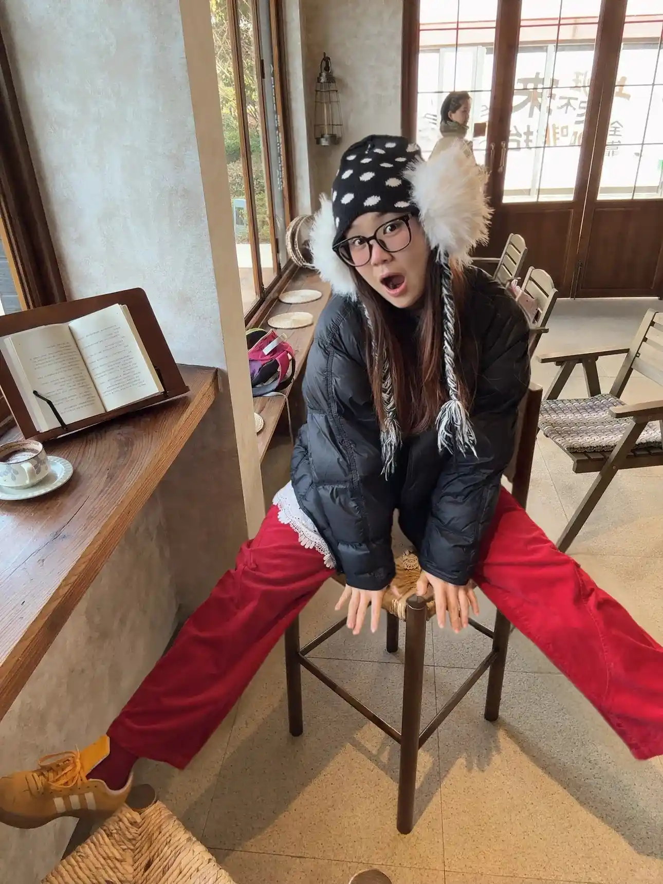 Single-removal source photo